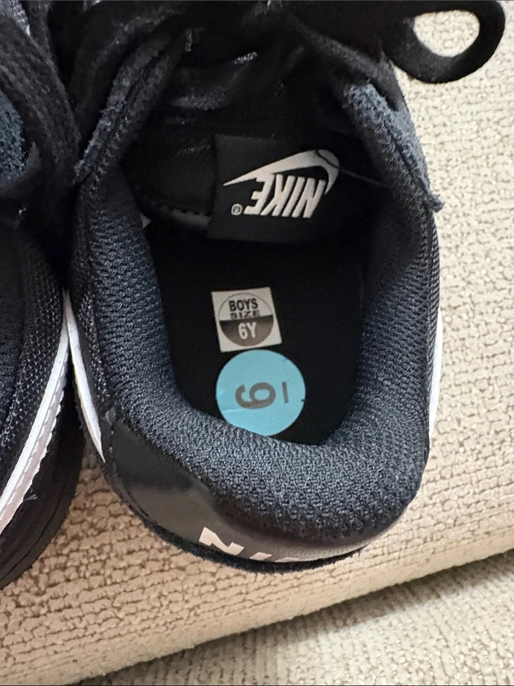 NWT Nike Black Field Genetal Low-Top Youth Sneakers with White Swoosh 6Y